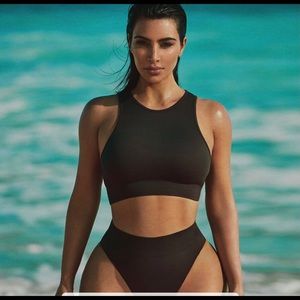 SKIMS seamless crop top bra